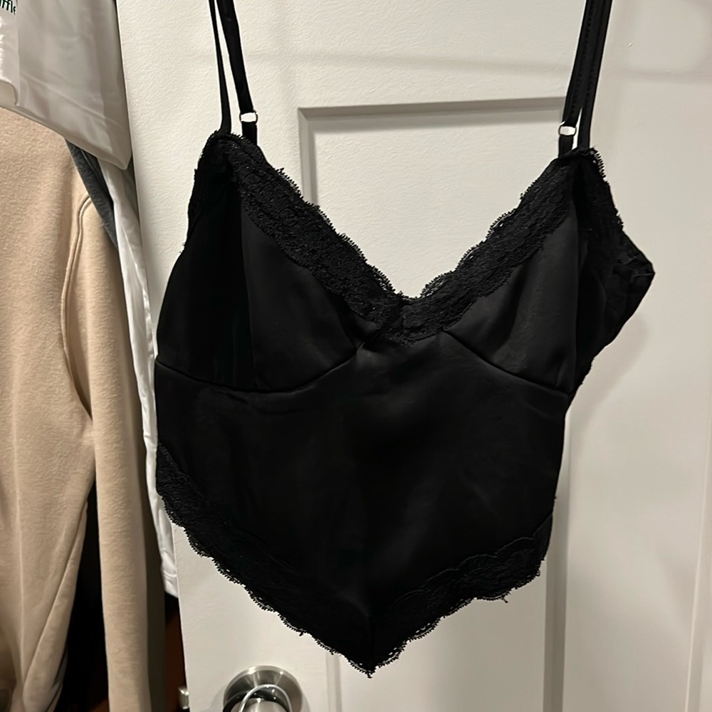 Tie back top